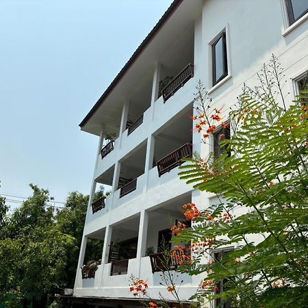 Yindee Stylish Guesthouse Чиангмай Екстериор снимка